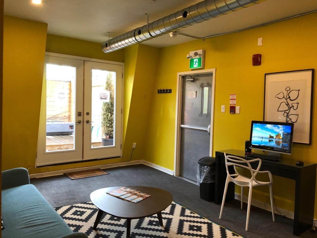 Two Peas Pod Hostel Торонто Екстер'єр фото