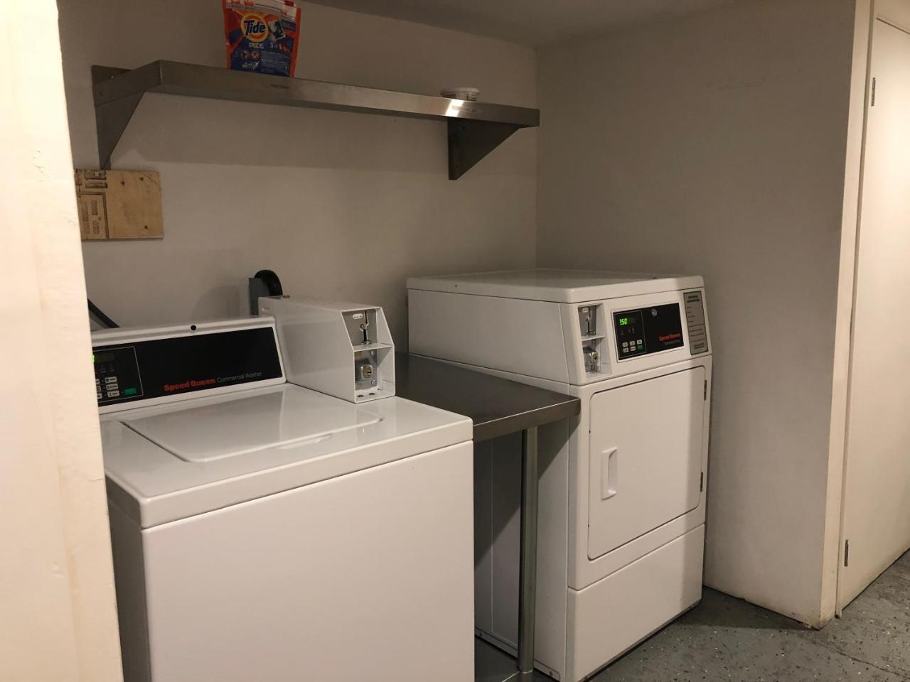 Two Peas Pod Hostel Торонто Екстер'єр фото