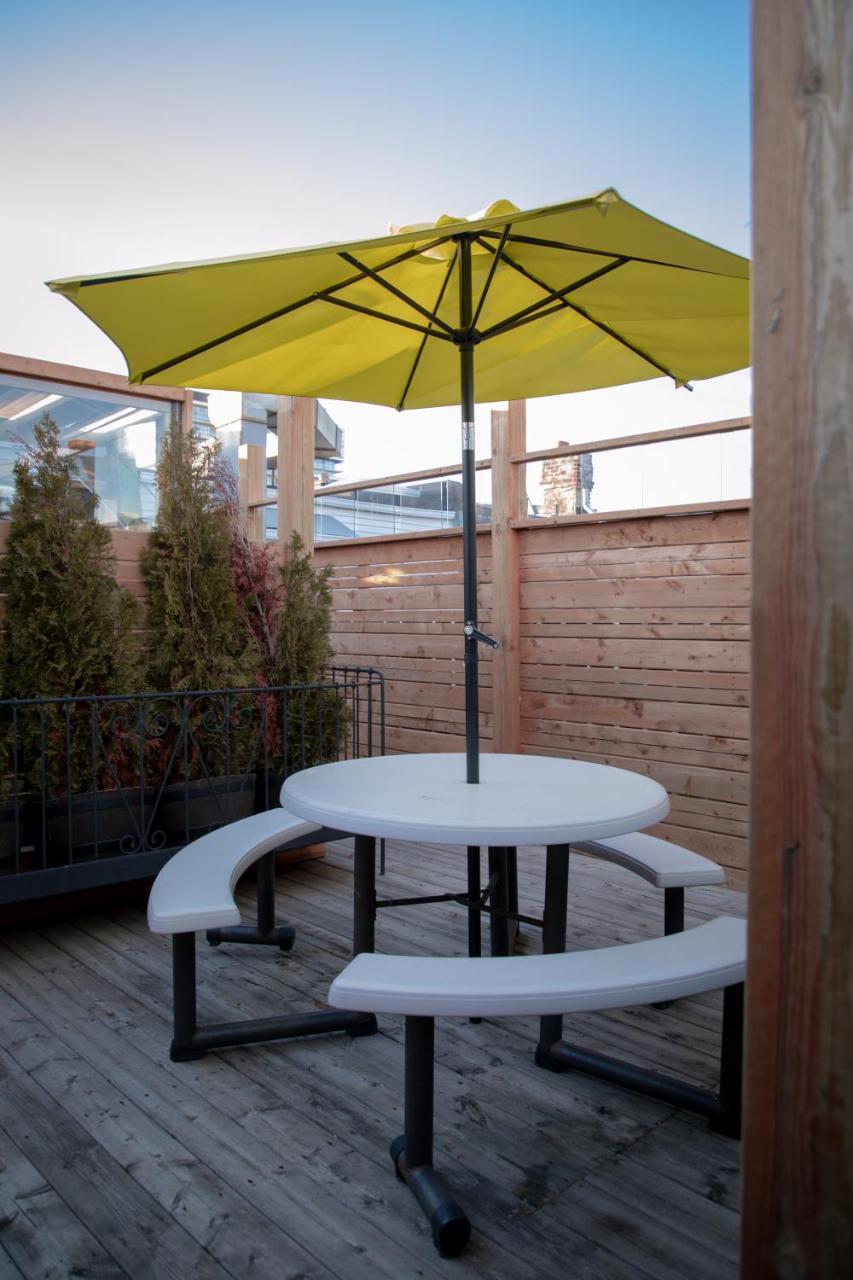 Two Peas Pod Hostel Торонто Екстер'єр фото