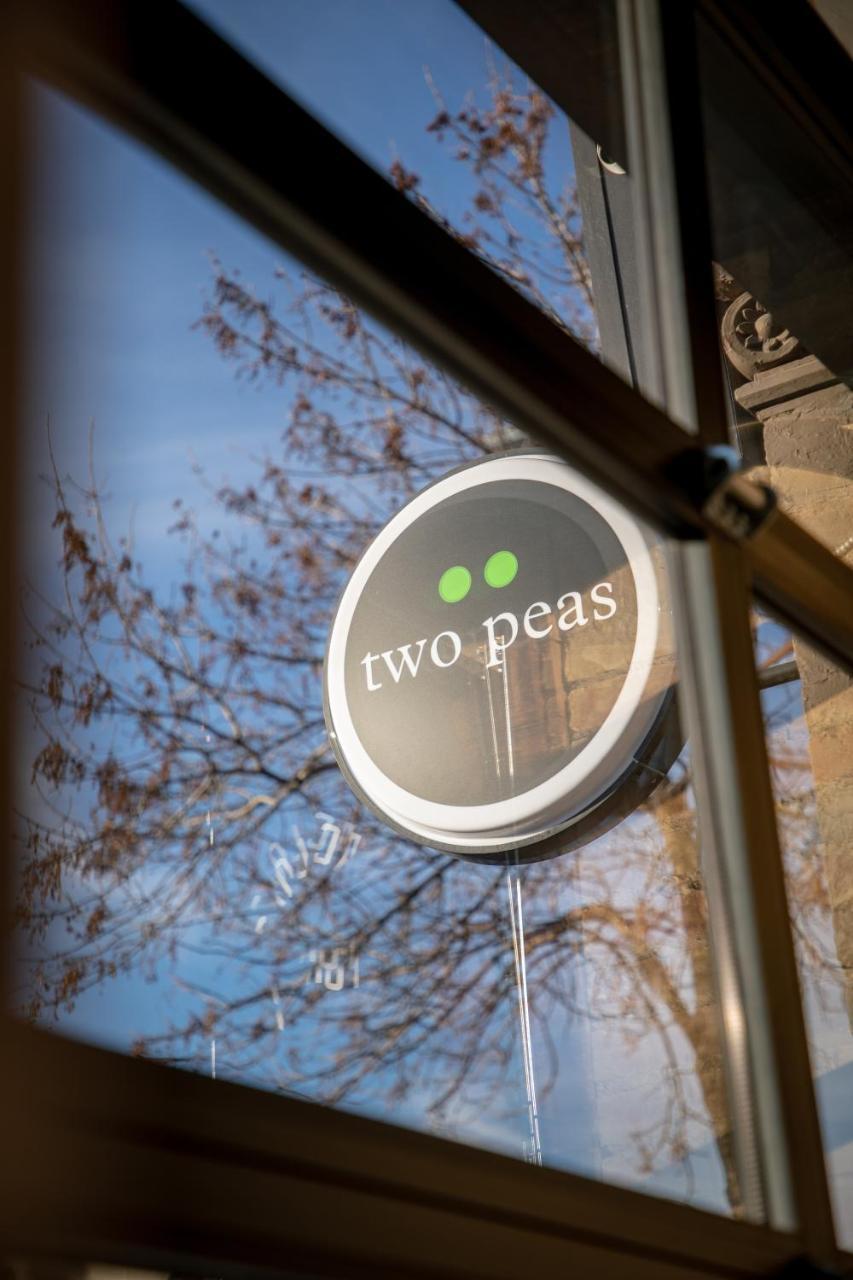 Two Peas Pod Hostel Торонто Екстер'єр фото