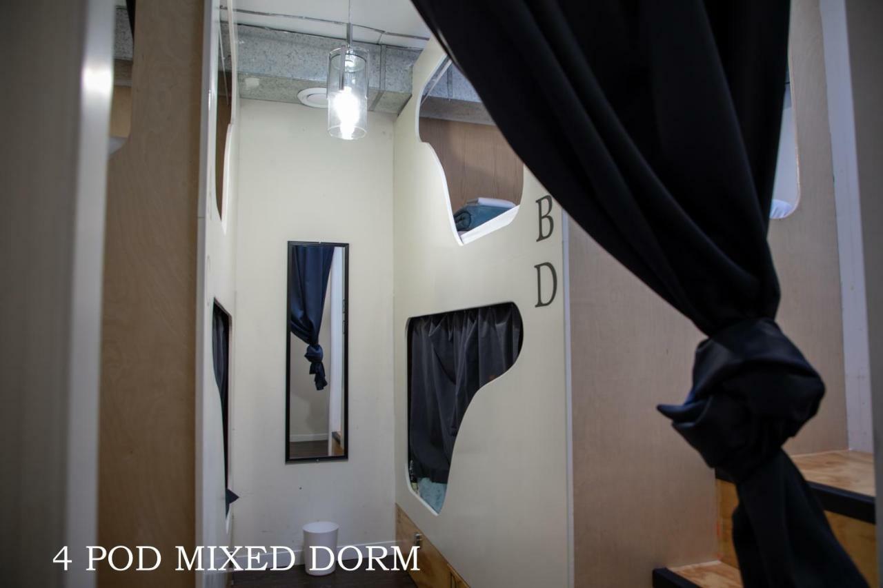 Two Peas Pod Hostel Торонто Екстер'єр фото